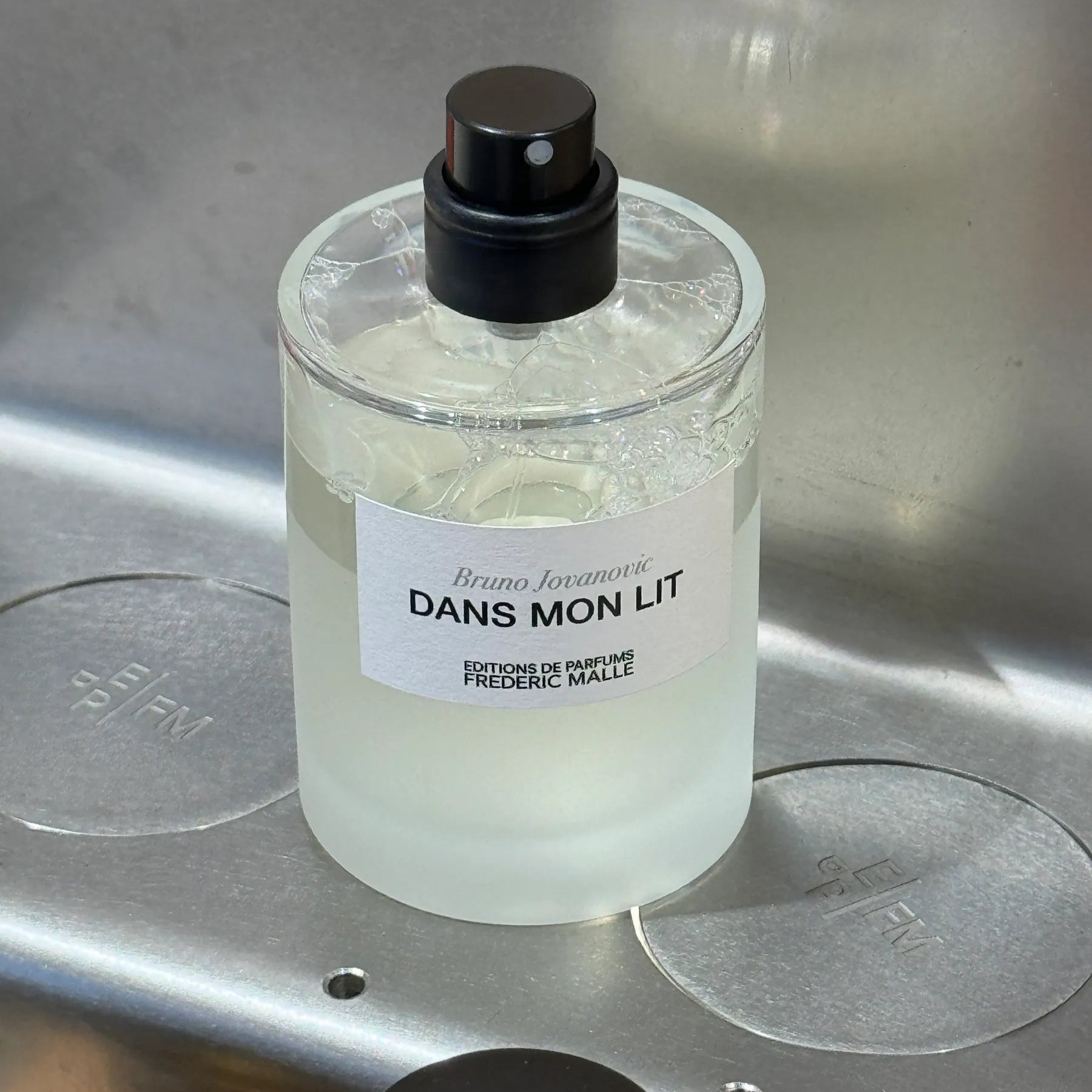 Frederic Malle Dans Mon Lit Linen Spray | My Perfume Shop