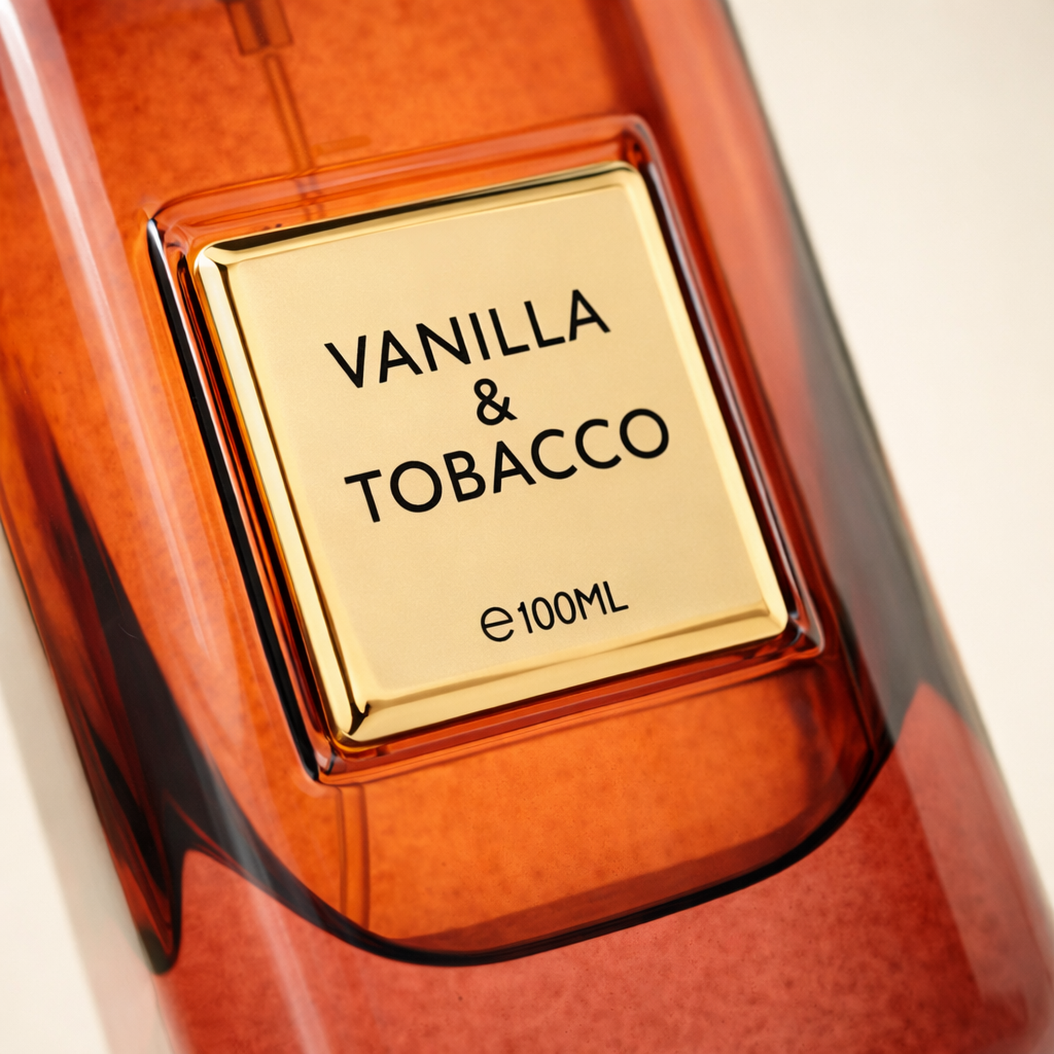 Flavia Vanilla & Tobacco EDP macro label detail gallery showcase